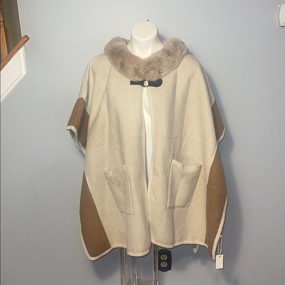 Pretty Persuasions Ladies One Size Fur Lined Cape. Tan and Cream. NWT.